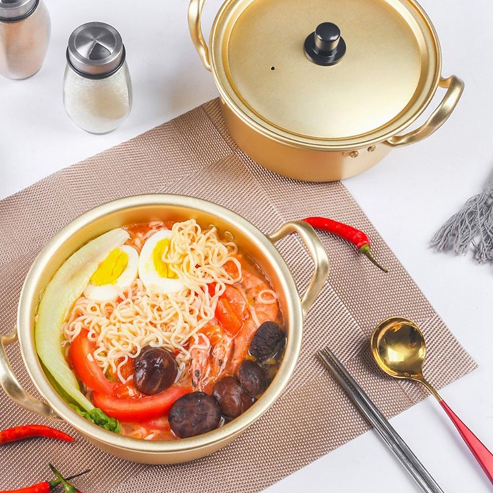 Nồi nấu mì có nắp đậy thiết kế nhỏ gọn tiện dụng cho nhà bếp