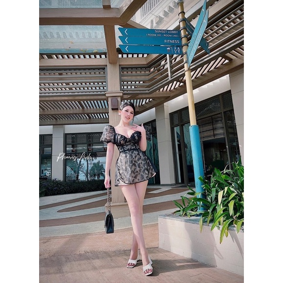 Váy ren hồ điệp tay bồng