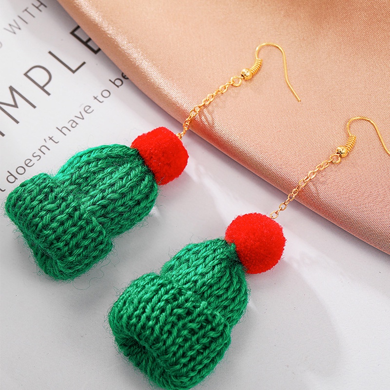 Khuyên tai hình nón len phong cách giáng sinh Hàn Quốc dễ phối đồ cho nữ