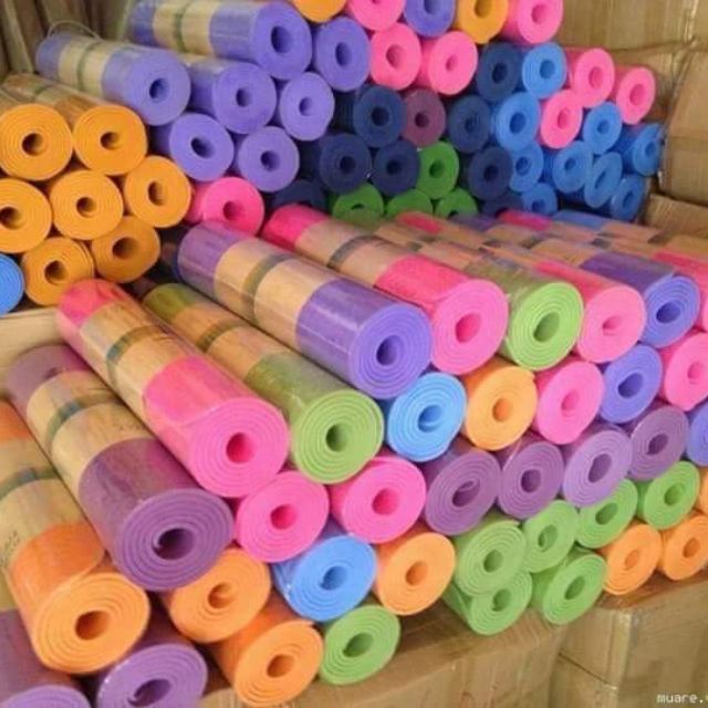 thảm tập yoga Đẹp - Bền - Êm áigiá: được làm từ chất liệu xốp có mặt bán dính không lo trơn trượt khi sử dụng Sản phẩm