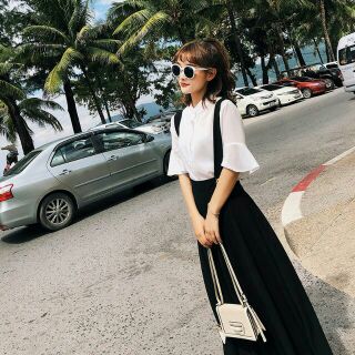 Set váy áo tay loe, áo tay lỡ, chân váy yếm dáng xòe màu đen trắng