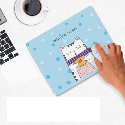 Lót chuột vải cao su không viền họa tiết cartoon cute 21x26x0,3cm - Mèo quàng khăn