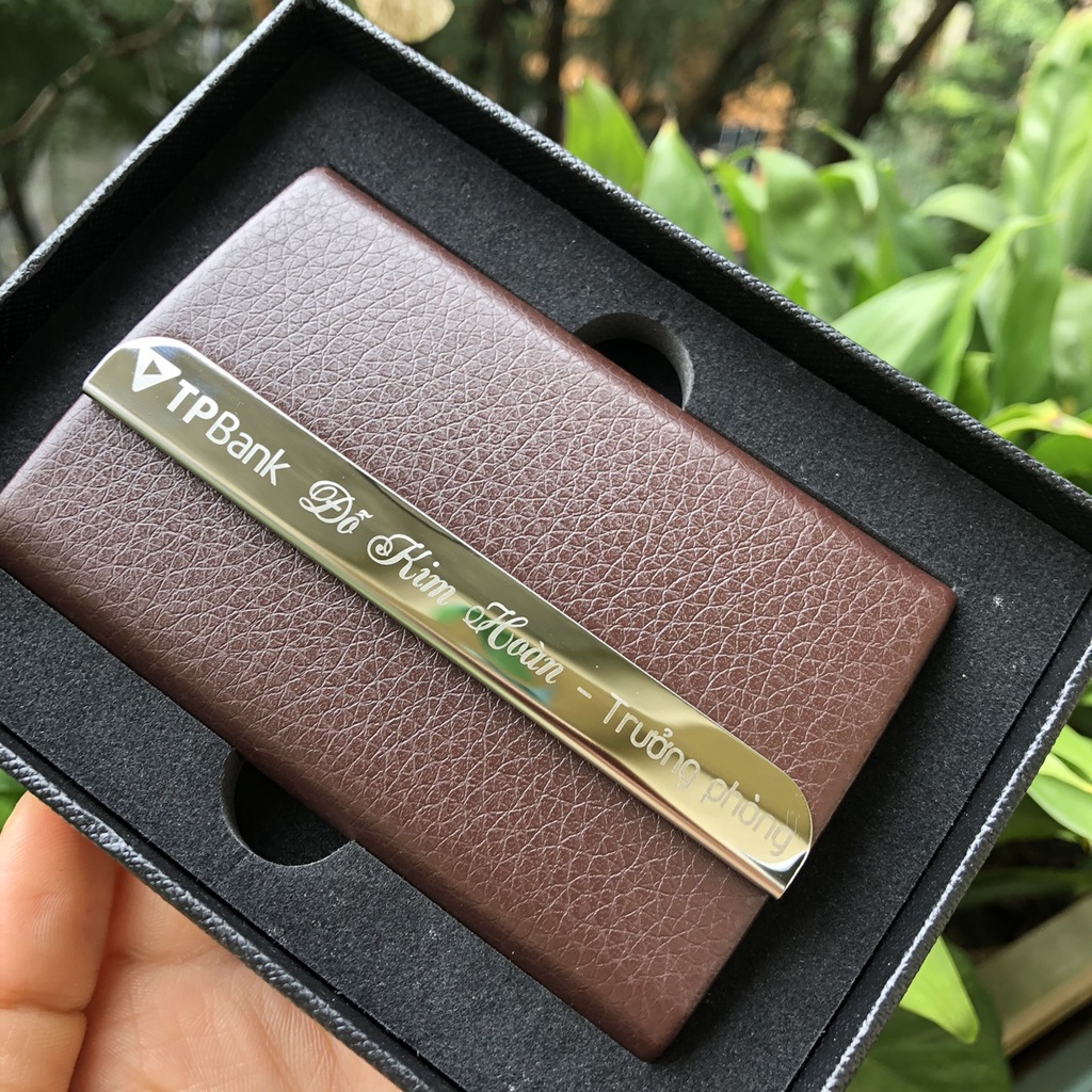 Ví đựng thẻ danh thiếp khắc logo TPbank và tên theo yêu cầu