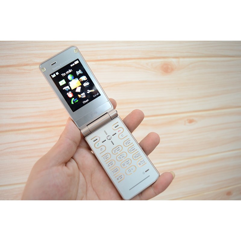 ĐIỆN THOẠI NẮP GẬP SONY ERICSSON Z770i THỜI TRANG