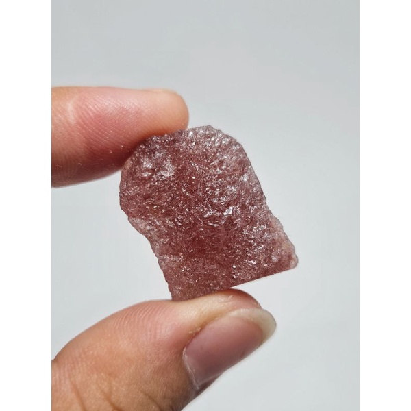 Strawberry quartz thô tự nhiên có 2 kích cỡ dùng cho bói bài Tarot, Reiki, Handmade, phong thủy...