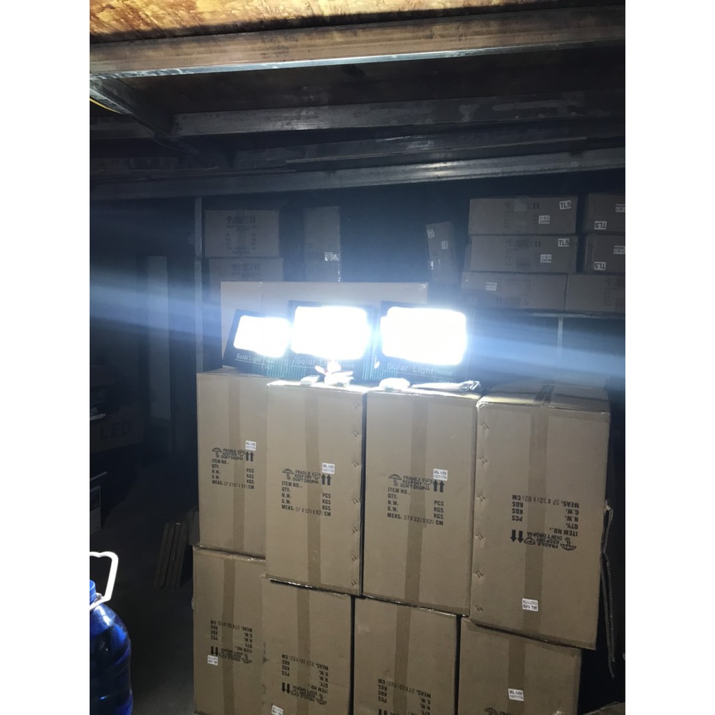 Đèn pha led năng lượng mặt trời 300w 200w 100w 60w Chống nước IP67 Nhôm đúc có Giấy Bảo Hành 2 năm