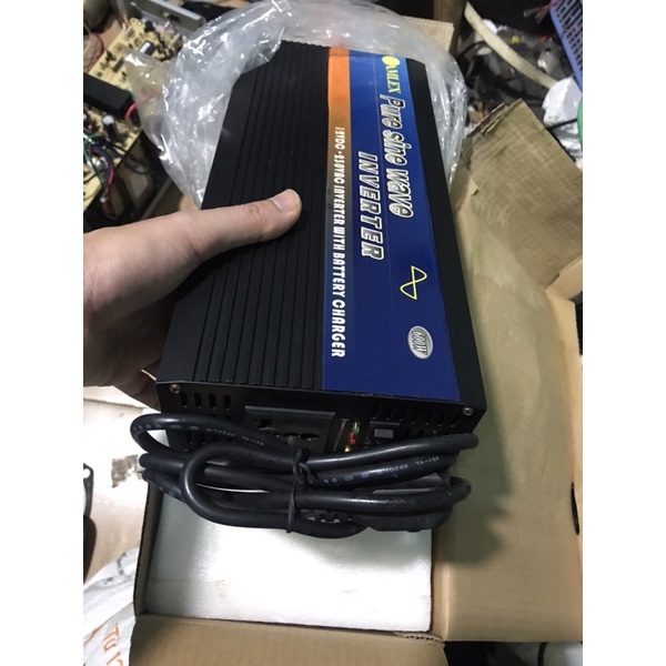 Samlex - Bộ Kích Điện 12V Lên 220V Sin Chuẩn công suất 600W Khiêm Sạc Bình