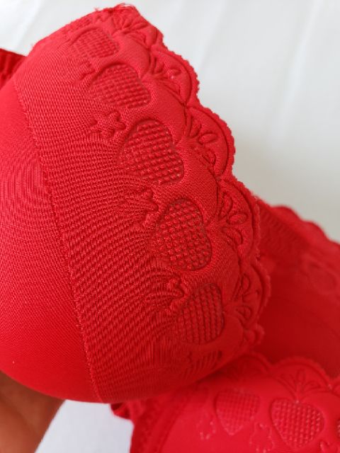 Áo nâng ngực, họa tiết trái dâu | BigBuy360 - bigbuy360.vn