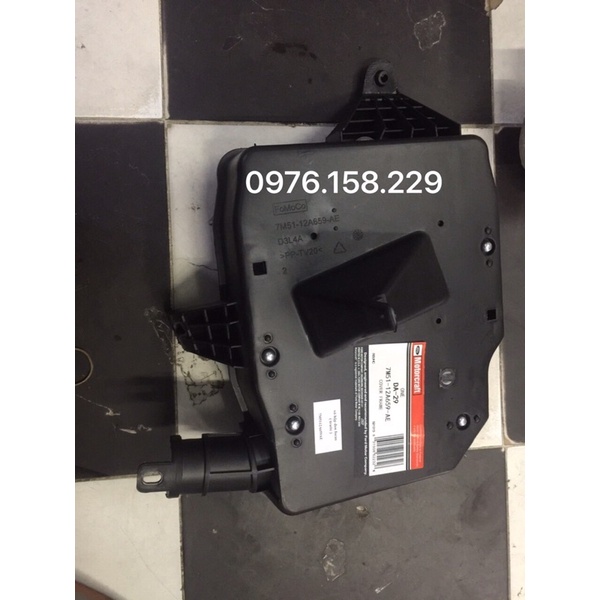 VỎ ĐỠ HỘP ĐEN FORD FOCUS