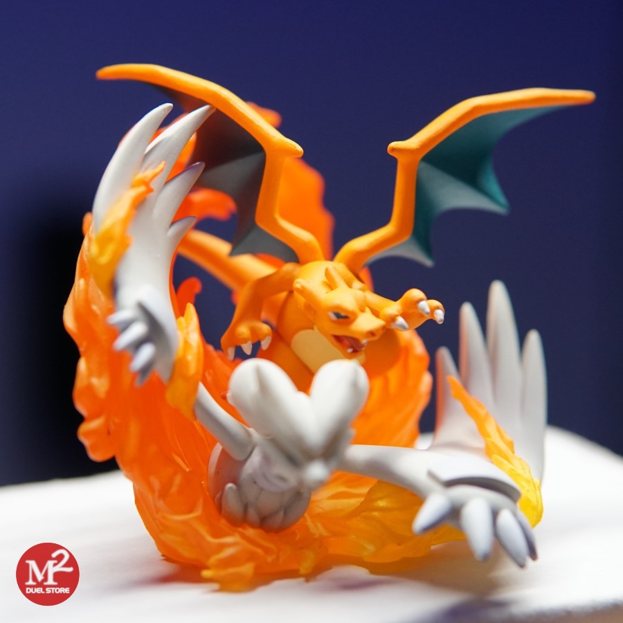 Mô hình TCG Charizard and Reshiram GX Tag Team - Hàng chính hãng lấy từ hộp Figure Collection