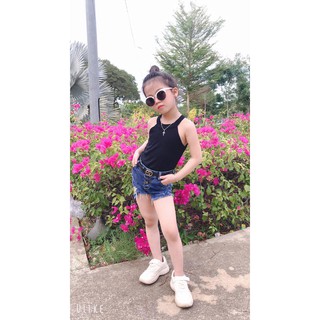 Set áo thun cổ yếm + quần jean đùi