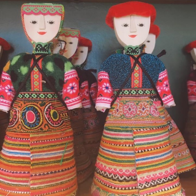 Búp bê dân tộc gỗ