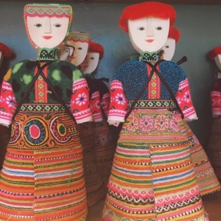 Búp bê dân tộc gỗ