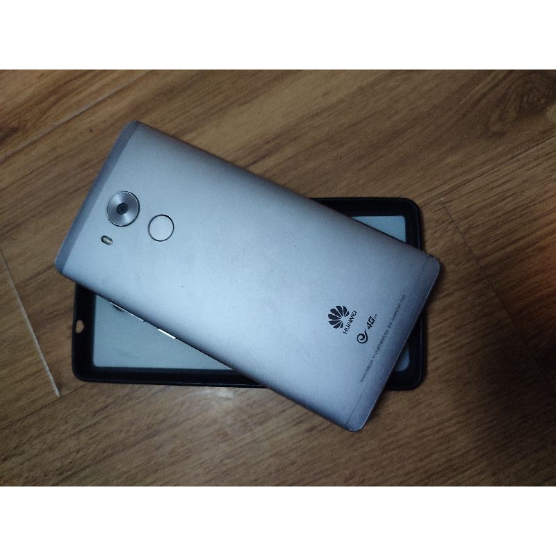 Điện thoại Huawei Mate 8 , 2 sim 4g, ram 3g, bộ nhớ 32g, hiện tại cắm sạc ko vào điện