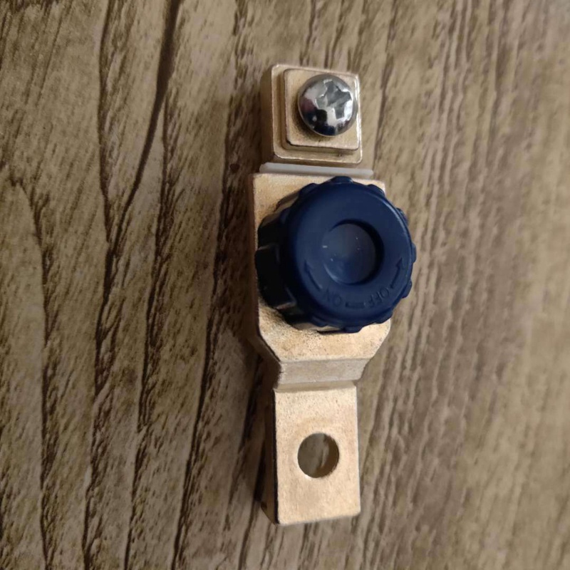 Công Tắc Ngắt Kết Nối Pin Nhanh Chóng