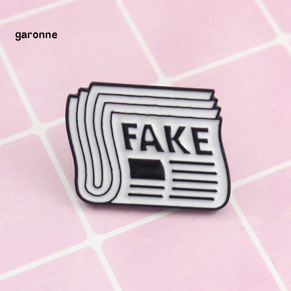 Ghim cài áo tráng men hình tờ báo in chữ Fake