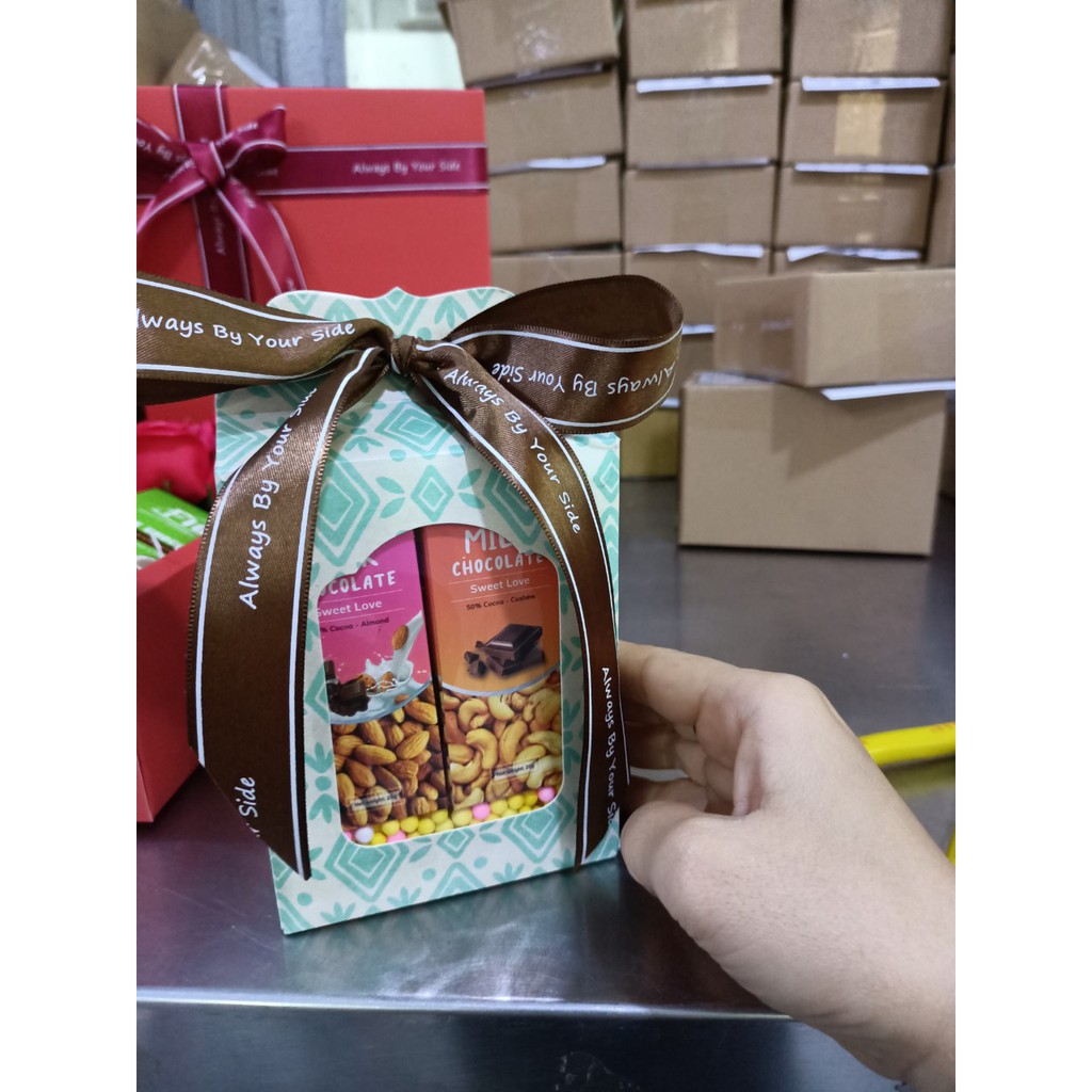 [Mã 156FMCGSALE hoàn 8% đơn 500K] [HỘP QUÀ SOCOLA GIÁ RẺ] Hộp quà hoa văn xanh gồm 6 hộp socola 20g siêu ngon FIGO