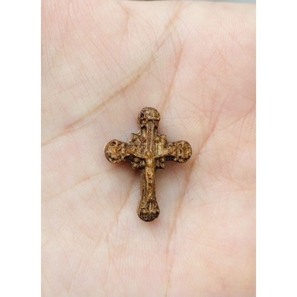 Charm Thánh Giá Trầm Hương Tốc dành cho khách Công Giáo