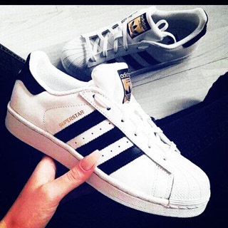 Adidas superstar trắng đen sò