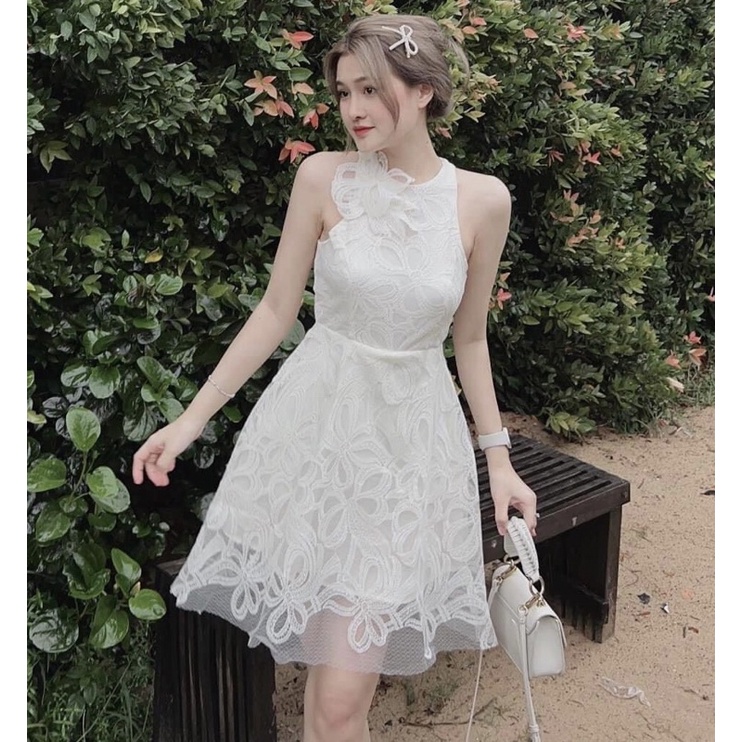 ĐẦM TRẮNG REN HOA CỔ YẾM