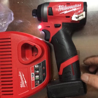 Vit milwaukee 2553 , khoan 2504 gen 3
