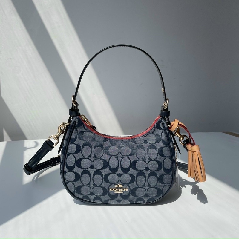 Túi Coach dáng thuyền