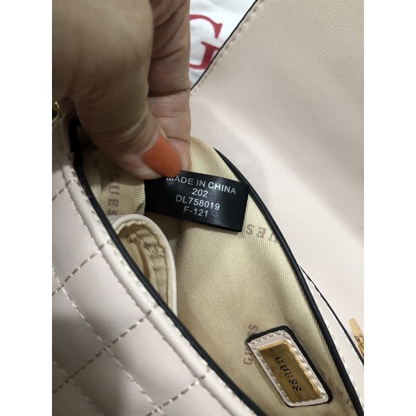 Túi Guess Hồng nhạt.