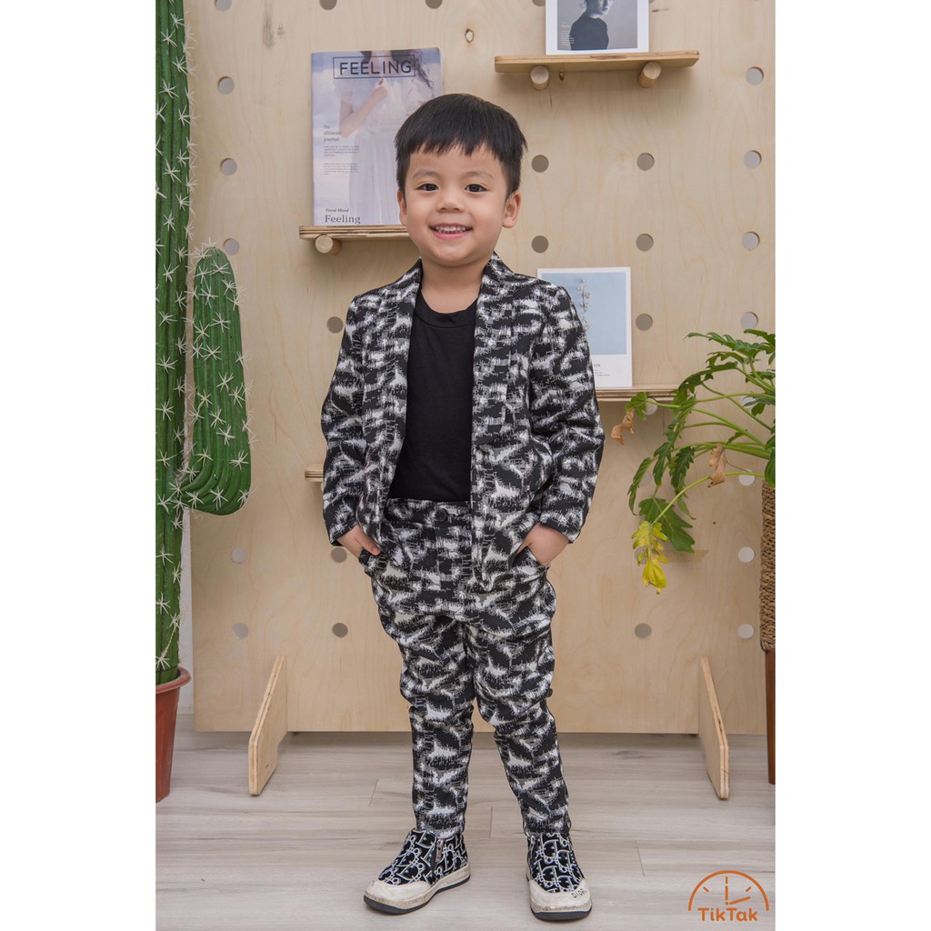 SET QUẦN ÁO VEST BÉ TRAI HỌA TIẾT GẤM