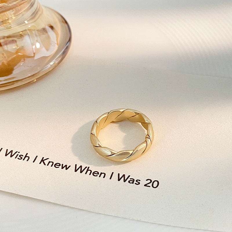 Nhẫn nữ trơn basic đeo tay hình bán nguyệt bằng hợp kim R009