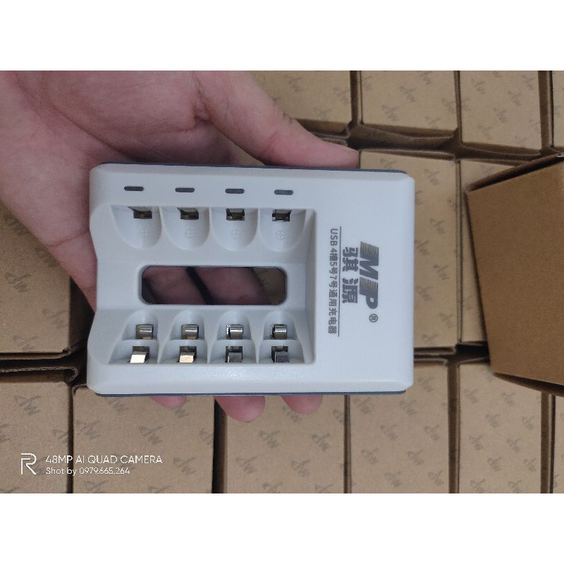 Pin sạc AA  vỉ 4 viên và Sạc chính hãng MP dung lượng thực 220mAh
