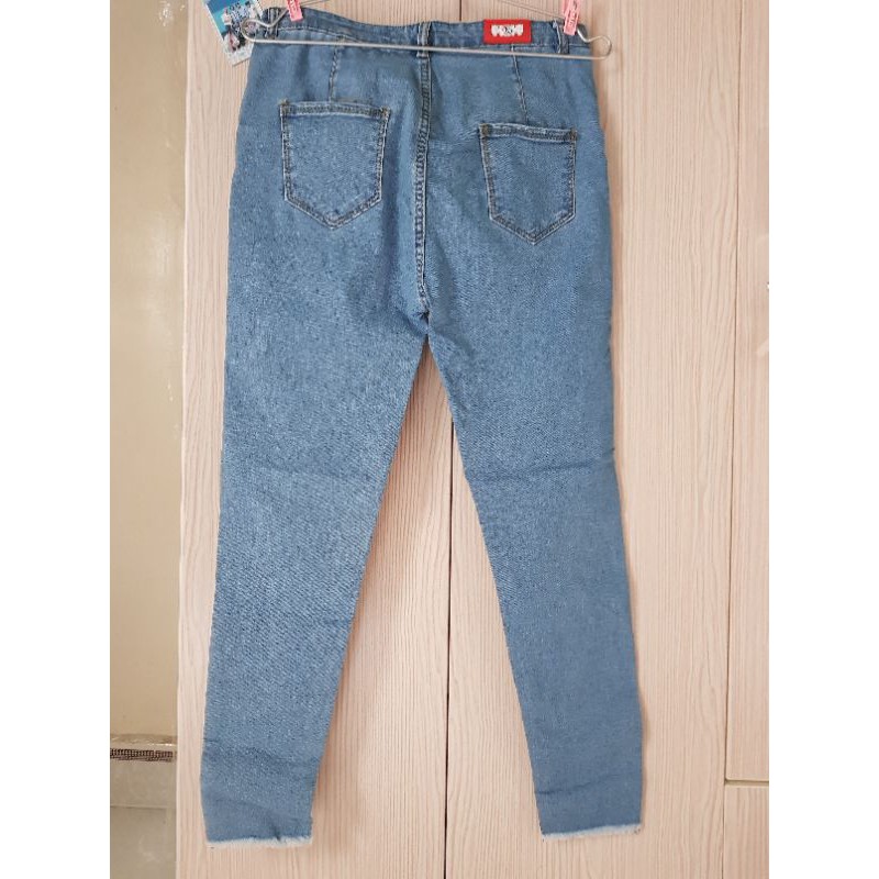 Quần jeans nữa