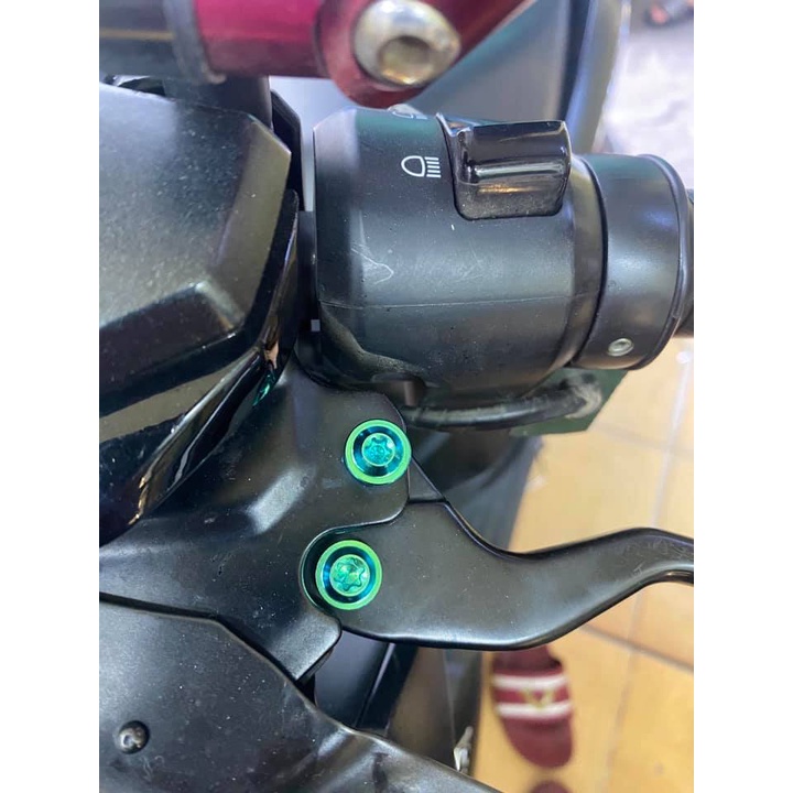 Ốc Tay Thắng Titan Gr5 Vario/Click 2017/2018/2019/2020