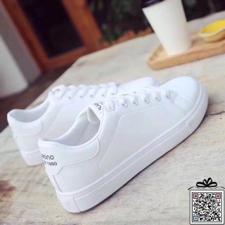 Giày thể thao trắng cho nữ dễ phối đồ