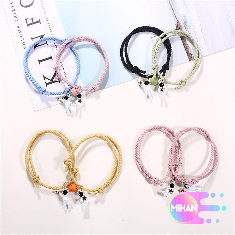 2 vòng tay nam châm họa tiết phi hành gia xinh xắn dành cho nam và nữ