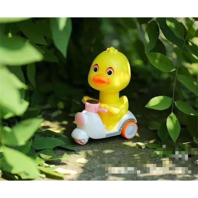 Vịt chạy xe vespa
