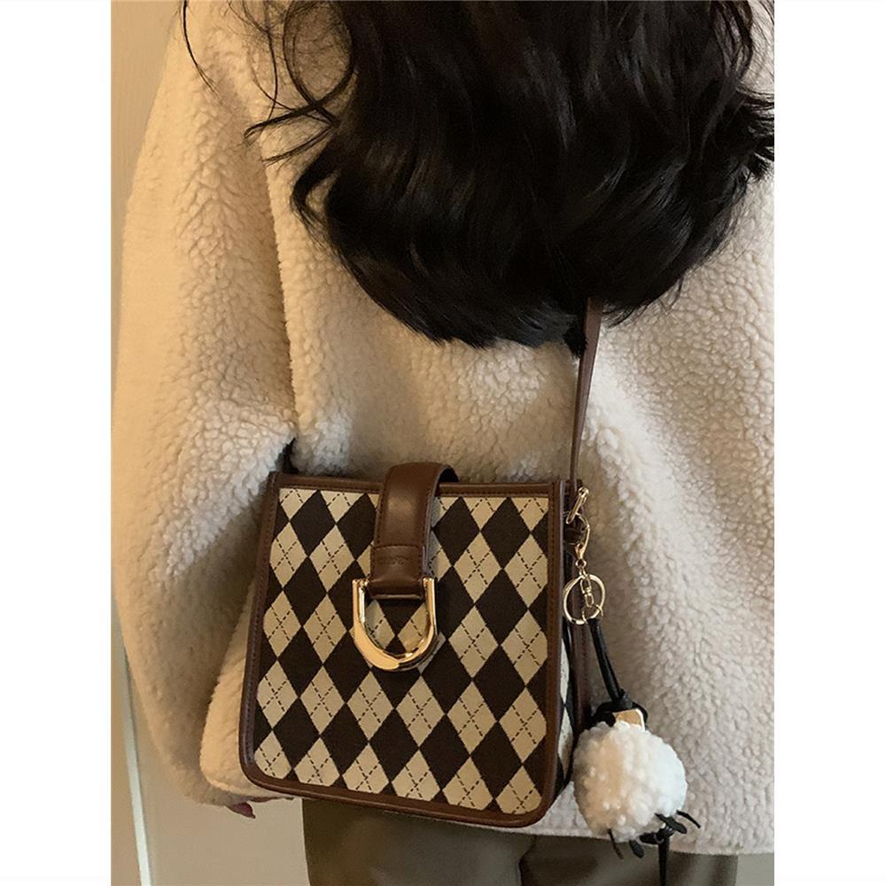 （FREE SHIPPING） ❤️ Shouder bag tote bag 2021 Sling bags for women 2021 bucket bag women's new tide autumn and winter fashion versatile one-shoulder messenger bag