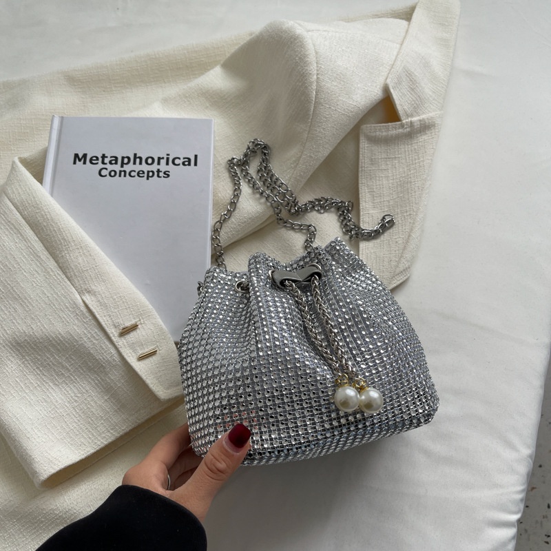 Túi Xách Bucket Đính Đá Phối Dây Xích Thời Trang Đơn Giản