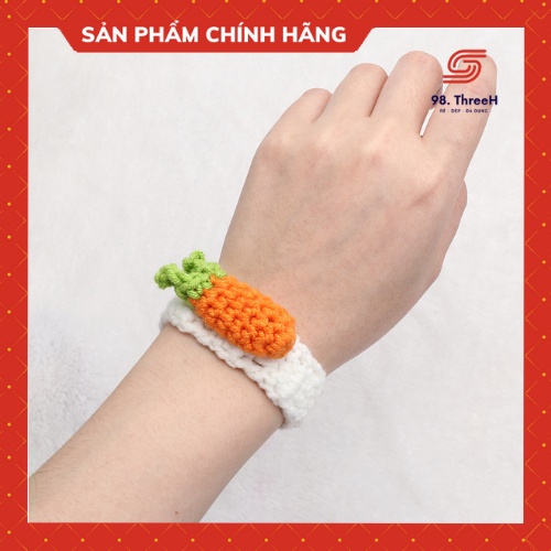 Vòng Tay Đan Len Hình Chú Ếch Và Củ Cà Rốt Đáng Yêu - Phụ kiện 98.ThreeH