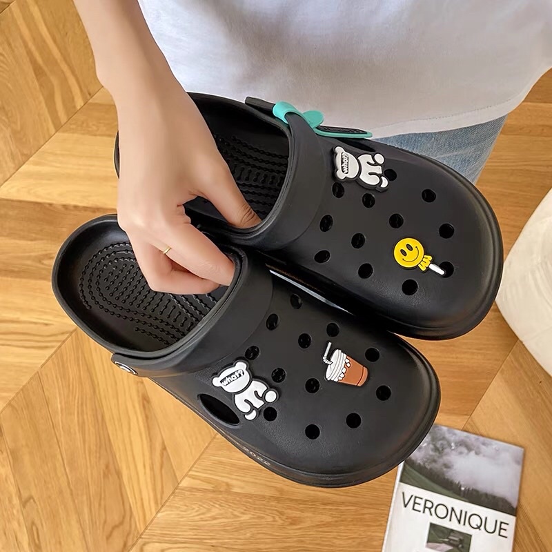 Dép sục Cross mùa hè họa tiết hoạt hình siêu mềm, siêu nhẹ chống trơn trượt, tặng kèm thêm 4 Ticker gắn dép.