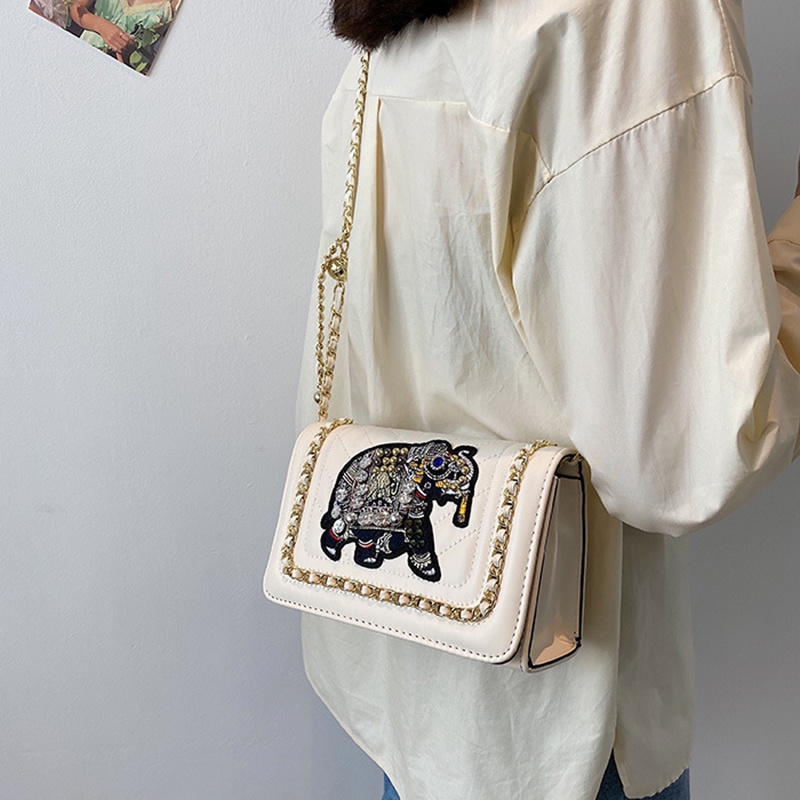 Túi đeo chéo dây xích dễ phối đồ thời trang cho nữ