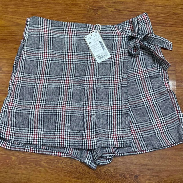 Chân váy kẻ mango