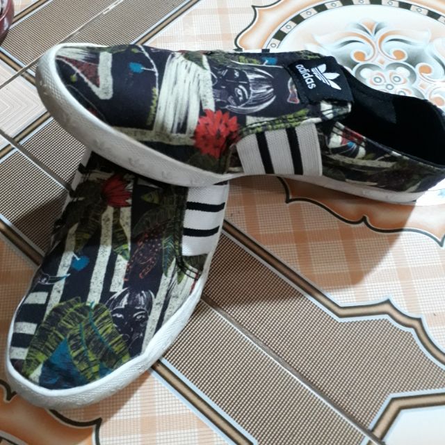 Giày adidas size 34 .