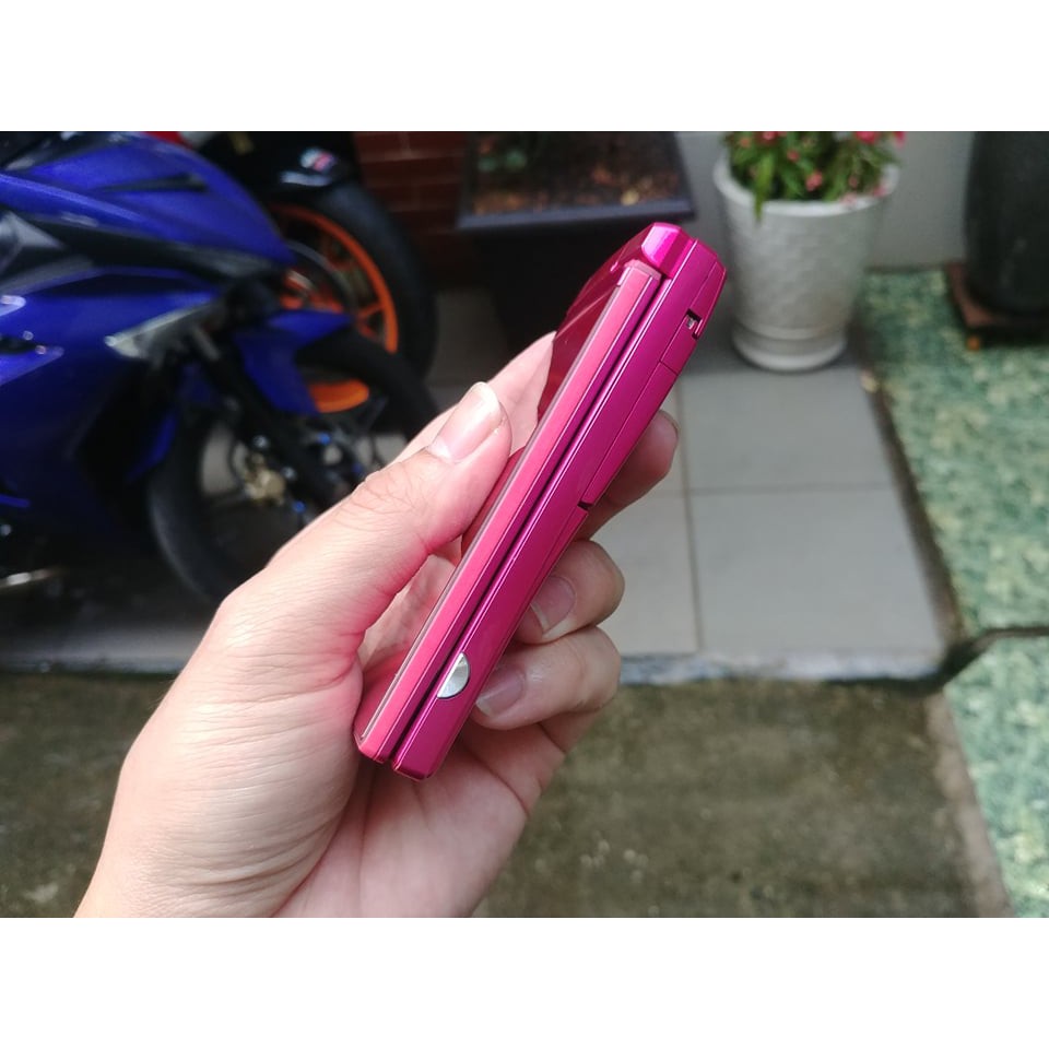 Điện thoại Sharp SH-03D màu đỏ