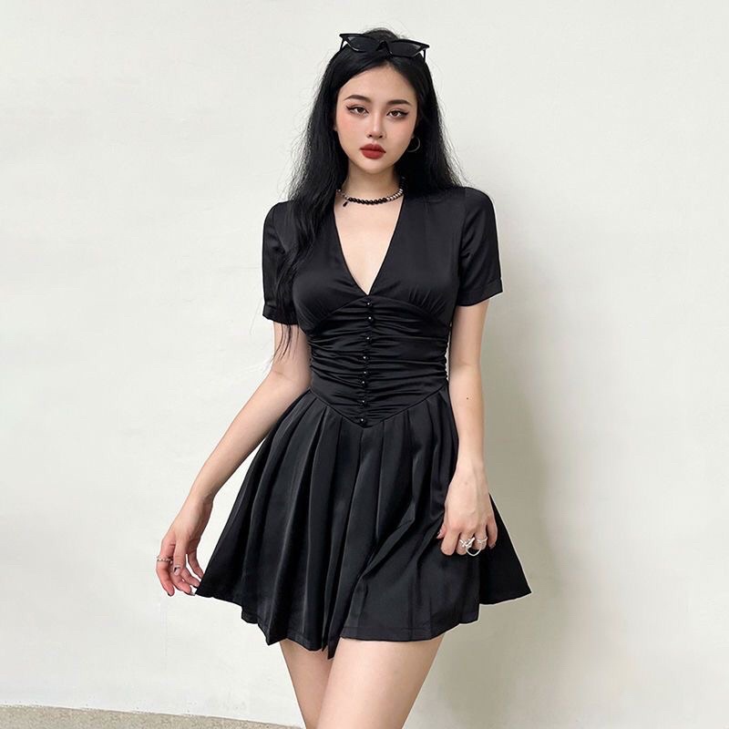 Đầm đen dáng ngắn xếp ly cổ chữ V tôn eo che khuyết điểm cho nàng