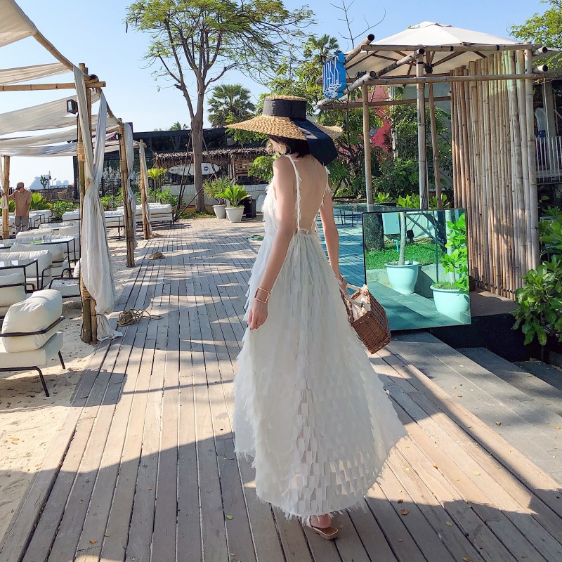 Cực phẩm đầm maxi 2 dây hở lưng siêu quyến rũ, sang chảnh đi biển