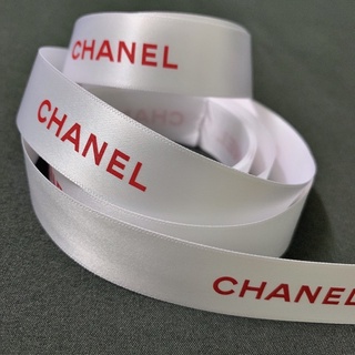 Ruy băng dây trắng chữ đỏ chanel ribbon
