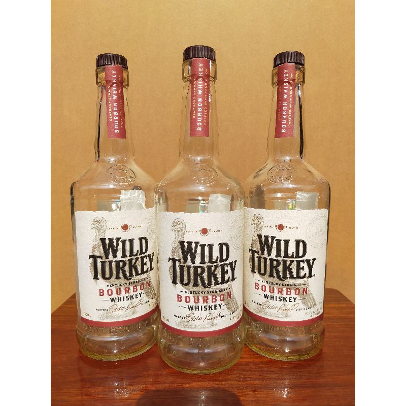 Vỏ chai đựng rượu thủy tinh Wild Turkey xuất xứ Mỹ dung tích 700ml.