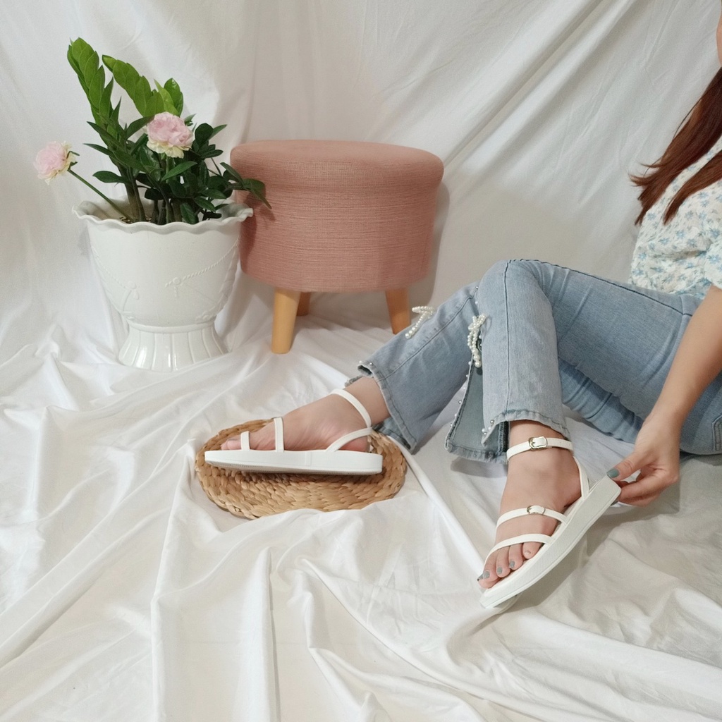 Giày sandal nữ đi học đế bánh mì quai hậu gài chéo màu trắng trẻ trung basic bền êm- BM02