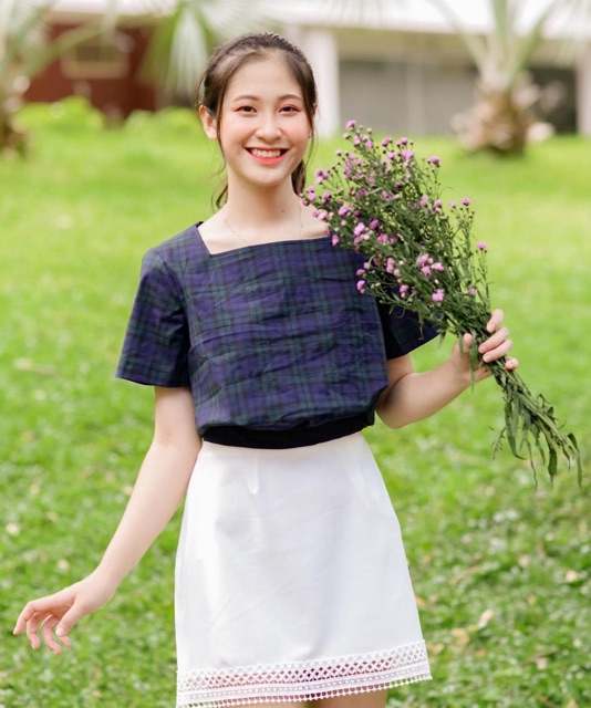 Chân váy đuôi ren