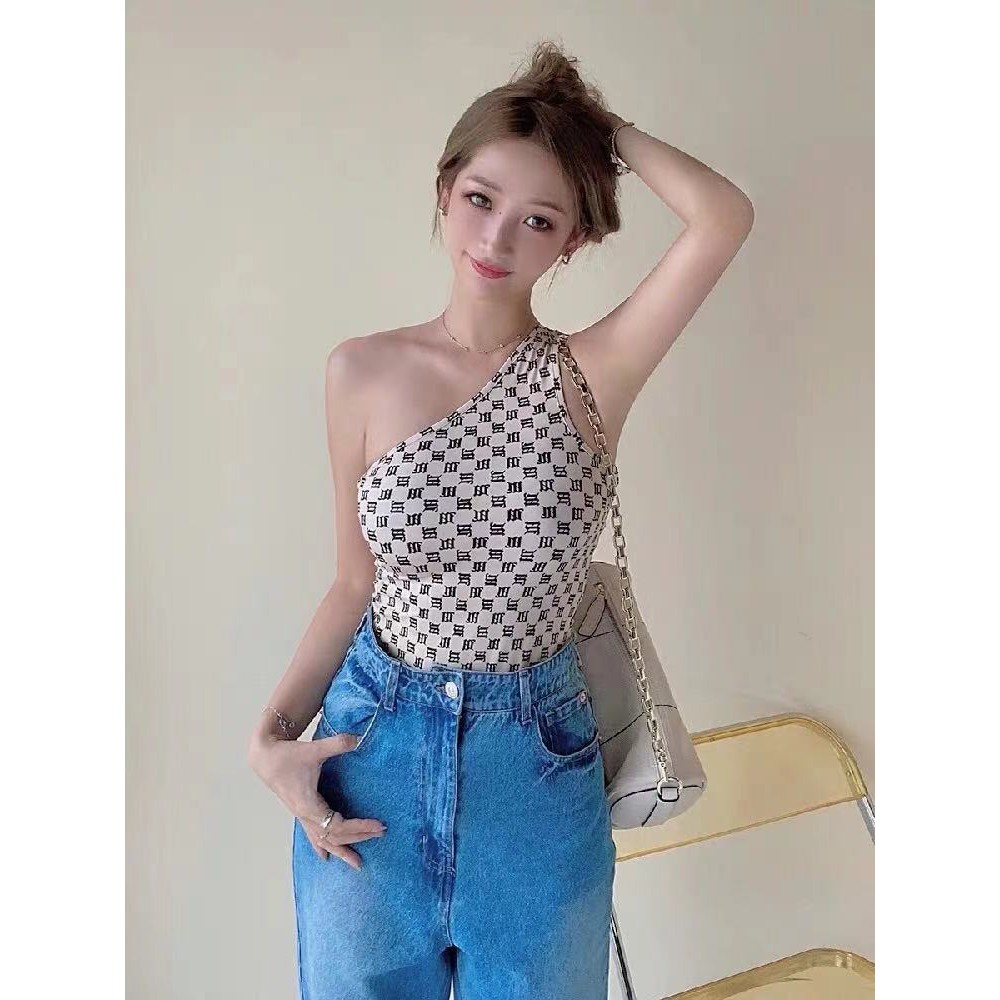 Jennie blackpink Áo bodysuit hở 1 bên vai phong cách quyến rũ và cá tính cho nữ